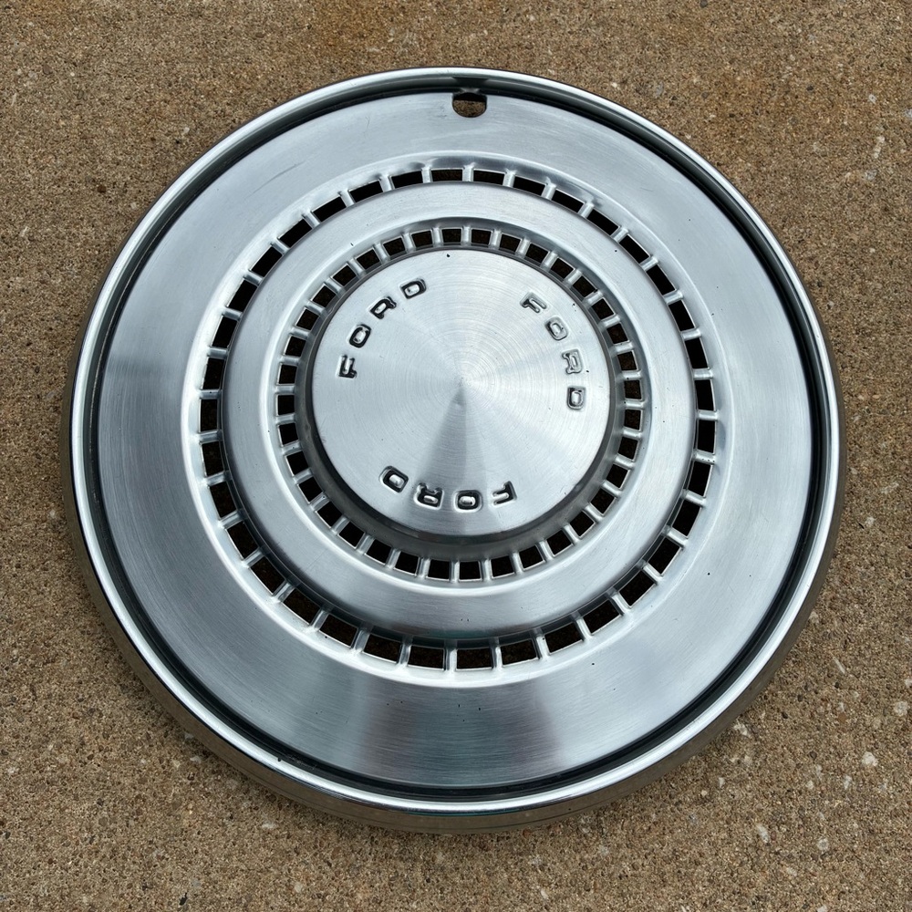 Vintage Ford Motor Co 1973-76 Torino LTD Galaxie others?? OEM hubcap wheel cover